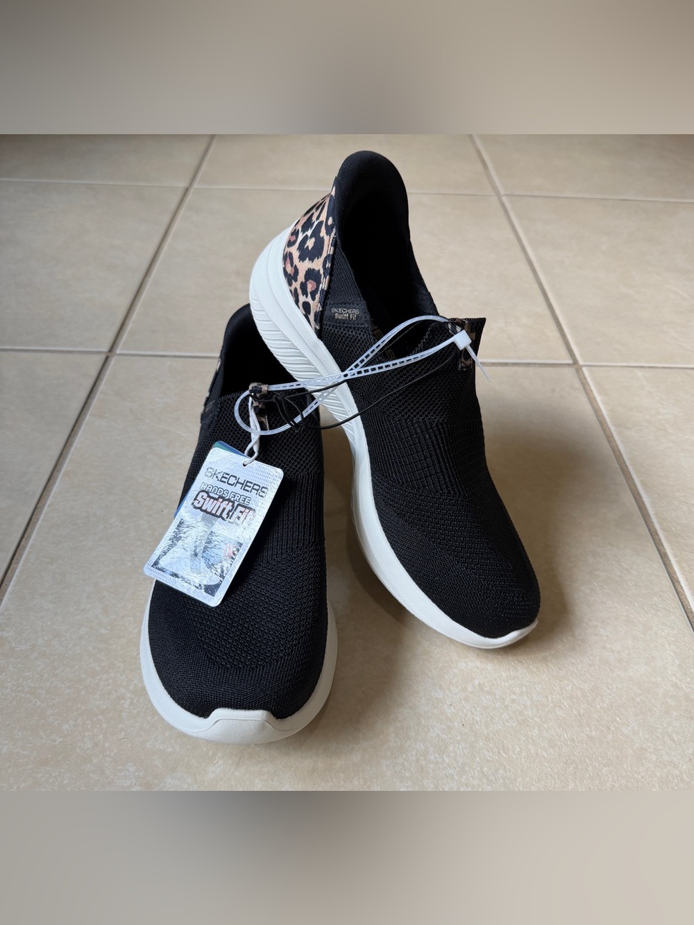 Skechers Hands Free Slip-Ins Summits Leopard Chic Black Women's Size 8W Wide New